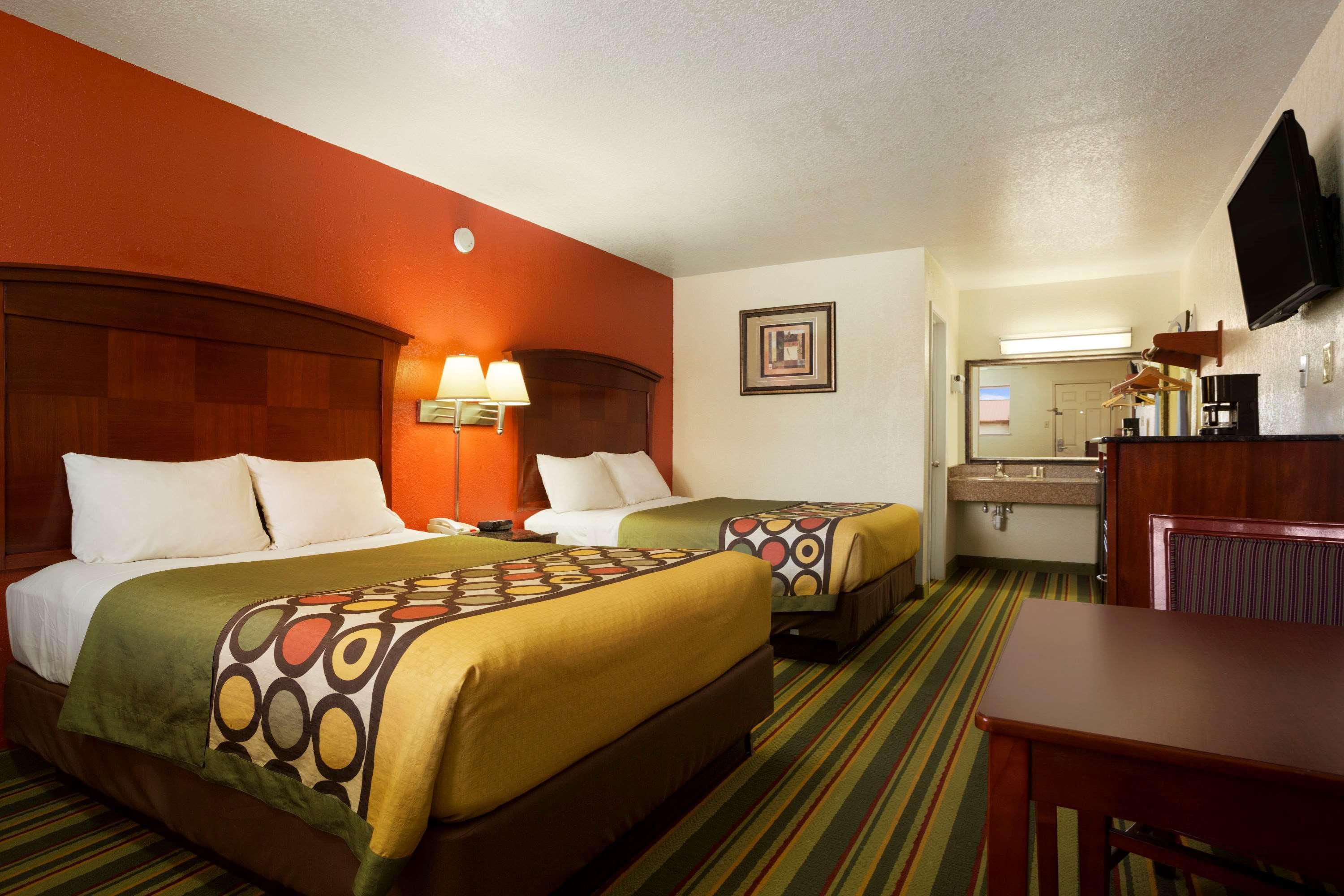 Super 8 By Wyndham Pleasanton Motel Exterior photo